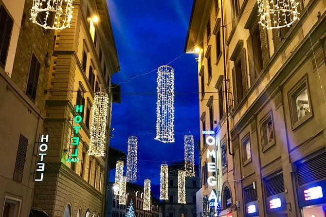 Illuminated Florence Tour for Kids and Families with Gelato and Pizza - Pizza and gelato breaks, with drinks and tasting included