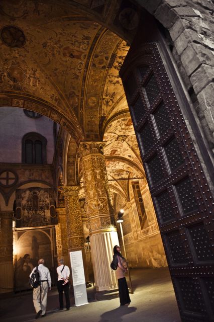 Legends of Florence: Exclusive Walking Tour by night - Key highlights that make this night tour work