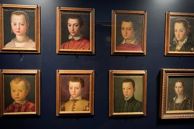 Medici family -Guided city walking Tour - The first Medici residence and Piazza San Lorenzo, learning to read the city