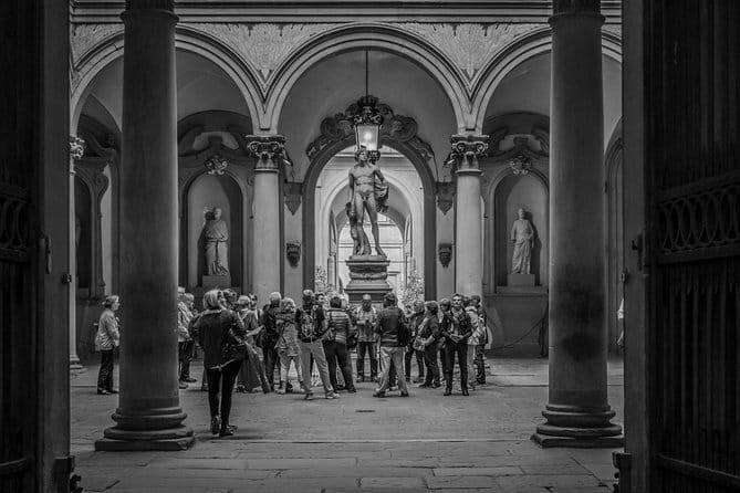 Medici family -Guided city walking Tour - Getting started at Via Camillo Cavour, 21R and finishing by crossing the river
