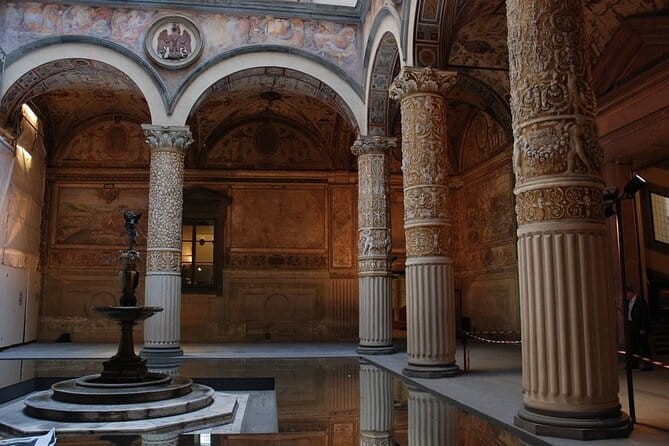 Medici Legends & Renaissance Wonders: Florence Small Group Tour - Price and what you really get in 1 hour 45