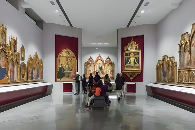 Michelangelo’s David Statue Fast Track Tickets - The David room: how to time your viewing in a crowd