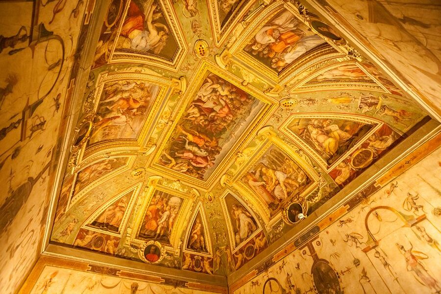 Palazzo Vecchio 90-Minute Morning Guided Tour - Medici apartments, key rooms, and how the tour builds a story in 90 minutes