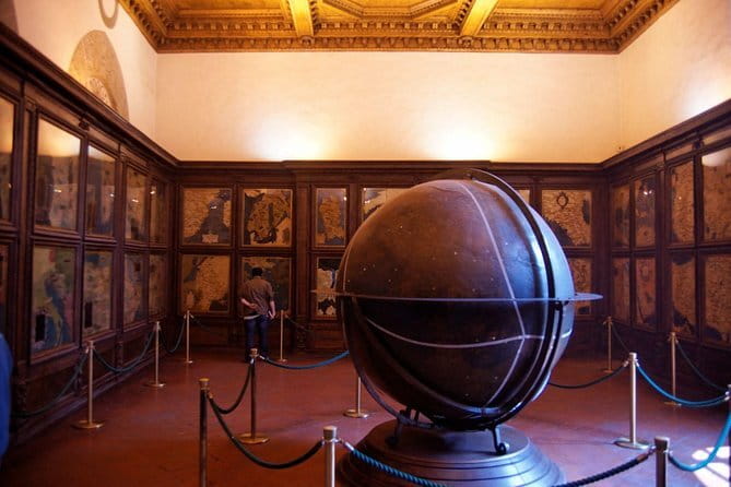 Palazzo Vecchio in Florence - Meeting at Piazza della Signoria and getting in without friction