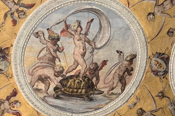 Palazzo Vecchio Tales - into Medici's secrets and mythology simbols - Piazza della Signoria meet-up, and what to expect in 1 hour 45