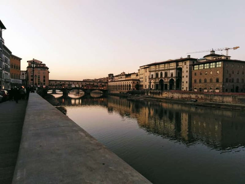 Panoramic walking tour in Florence with Vincenzo - The walk that trades crowds for corner stories