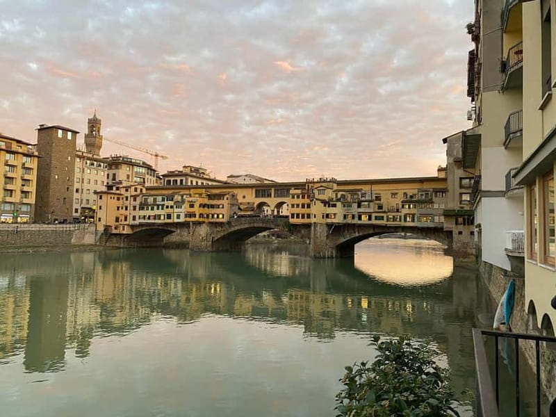 Panoramic walking tour in Florence with Vincenzo - Ponte Vecchio goldsmith workshops: the bridge with real trades