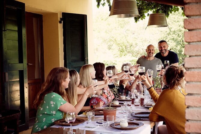 Pasta Cooking class in the countryside - Inside the hillside woodland home: small class energy