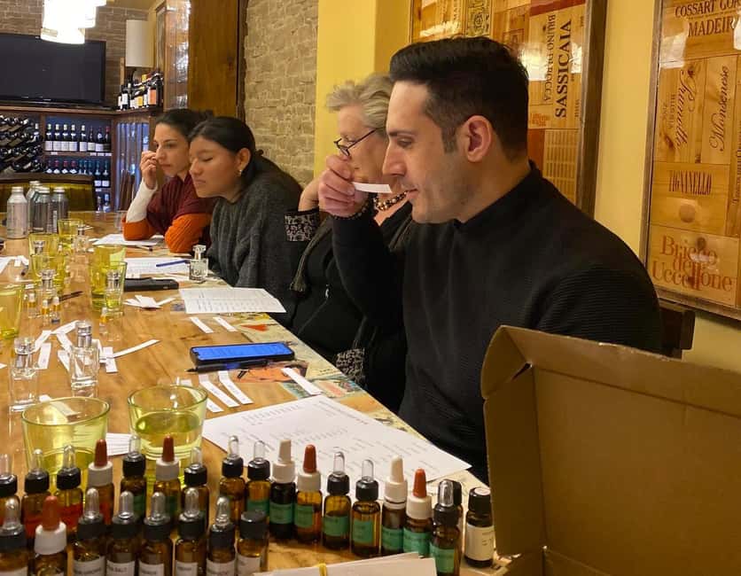 Perfume Creating Workshop in the city center - The teaching part: perfume psychology and the fragrance pyramid