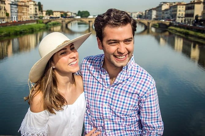 Photo Shoot in Florence with a Professional Photographer - Ponte Vecchio portraits, a 15-minute stop with big results