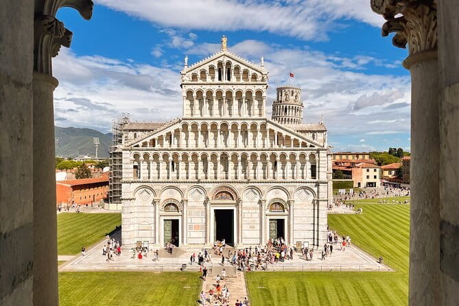 Pisa and Lucca Day Trip from Florence - Buccellato taste: tiny sample, big context