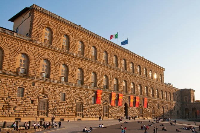 Pitti Palace and Boboli Gardens Private Tour - Meeting at Piazza Pitti: where your tour actually starts