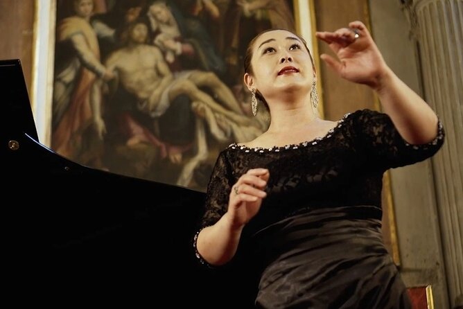 Pizza Dinner and Italian Opera Arias Concert in Florence - Finding Santa Monaca Church: a simple real-world way