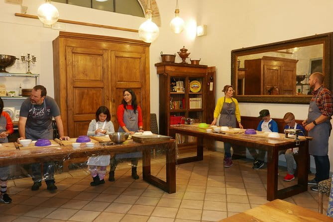 Pizza & Gelato Making Class in Oltrarno with Eating Europe - Your starter and the simple rhythm of the class