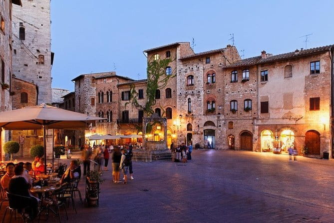 Private Day Trip Tuscany Landscape and Wine Tasting from Florence - San Gimignano in One Hour: Towers, Piazza della Cisterna, and the Duomo
