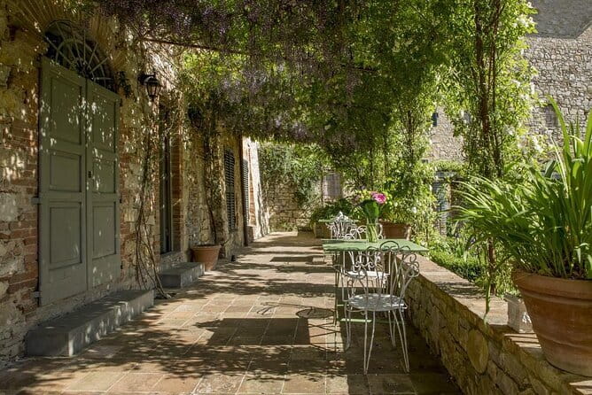 PRIVATE Full-Day Siena, San Gimignano and Chianti from Florence - Monteriggioni’s walls: a fortified pause with good legs