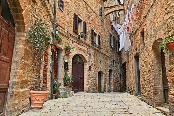 PRIVATE Full-Day Tour of San Gimignano and Volterra - San Gimignano: Towers, Piazza Duomo, and the Best Way to Walk It