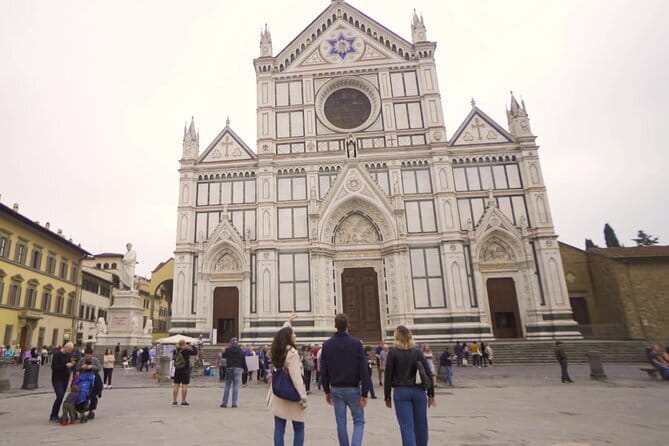 Private Guided Visit Florence's Santa Croce Basilica and Ancient Leather School - Cloisters and the Pazzi Chapel: the quiet reset you need