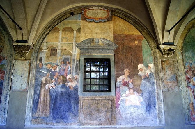 Private Guided Visit of Florence Santa Maria Novella Basilica and its Officina Profumo Farmaceutica - What Can Go Wrong: When the Pharmacy Stop Feels Too Brief