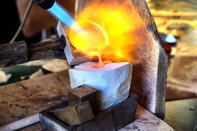 Private jewelry class in Florence, Tuscany, Italy (4 hours) - Coffee, Tea, and Snacks: A Break That Feels Built In