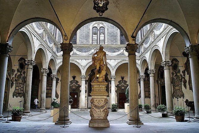 Private Medici Walking Tour – Discover Florence’s Royal Past - Palazzo Pitti area to La Strega Nocciola: gelato with context