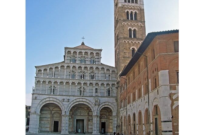 Private Pisa and Lucca Tour from Florence with Transportation - What the private driver actually does for you