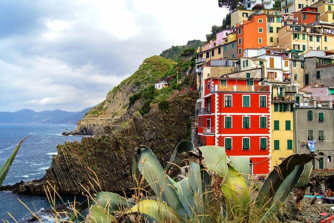Private Tour from Florence Cinque Terre with Tower of Pisa - Manarola first: colorful tower houses and 1 hour to roam