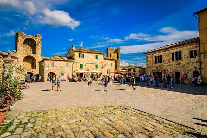 Private Tour to Tuscan Jewels in one day:Siena, Monteriggioni, S.Gimignano, Pisa - Private transport from Florence: what you gain (and what you give up)