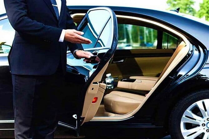Private Transfer from Florence to Venice with 2 hours for sightseeing - The driver experience: English, local insights, and quick adjustments