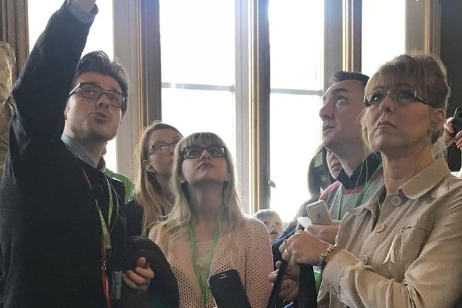 Private Uffizi Gallery Guided Tour in Florence - Entering the Uffizi: how the building story sets up the art
