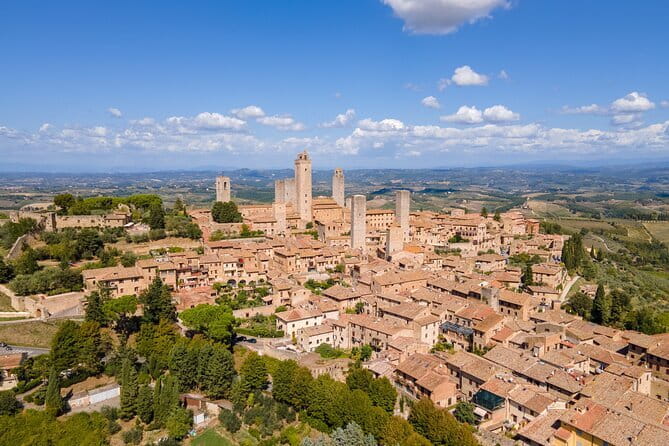 San Gimignano, Siena, Monteriggioni, Chianti Day Trip with Lunch & Wine Tasting - Stop 1: San Gimignano, the town of towers
