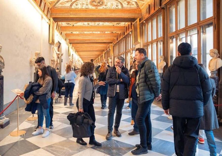 Semi Private Uffizi Gallery Guided Tour in Florence - Meeting the Uffizi at the Leonardo da Vinci Statue