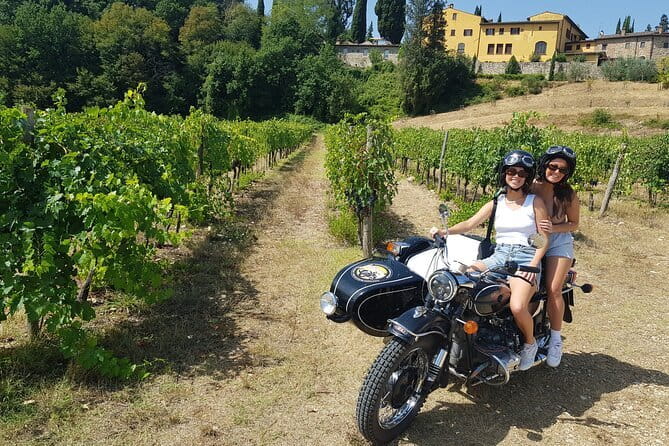 Sidecar tour in Florence and Chianti with wine tasting and lunch - Oltrarno and the Best Florence First Impressions