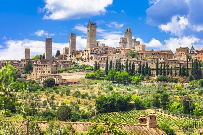 Siena & San Gimignano: Exclusive Tuscany Day Trip from Florence - Entering San Gimignano: Town of Towers with real free time