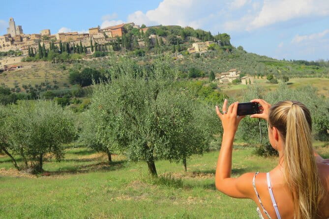 Siena, San Gimignano, Tuscany, Lunch & Wine Tasting - Small Group - Monteriggioni: fortress streets in one focused stop