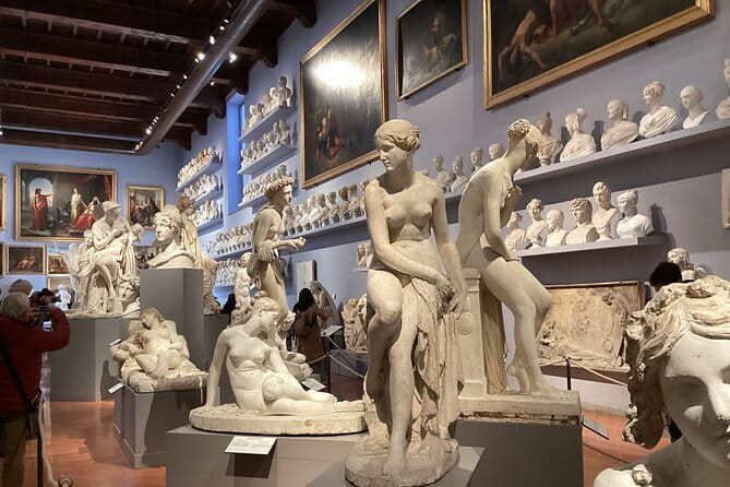 Skip the Line: Accademia Gallery Priority Entry Ticket with eBook - Timed Entry Windows, Arrival Tips, and Photo Reality