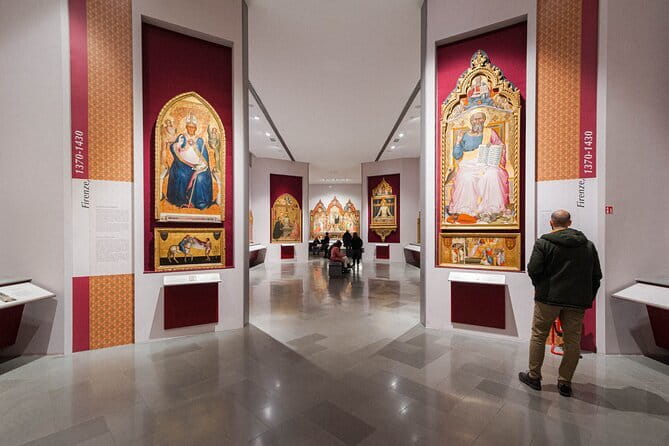 Skip the Line: Guided Tour of Michelangelo’s David at Accademia - First Steps at Via Ricasoli 39 and the Crown Tours Meet-Up