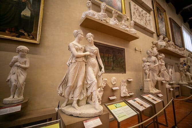 Skip-the-line Michelangelo's David & Florence Highlights Tour - Ponte Vecchio and the Porcellino Market: A Bridge With a Plot