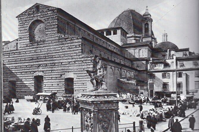 Small Group Discovery Tour of Florence - Ponte Vecchio across the Arno: photos are nice, meaning is better