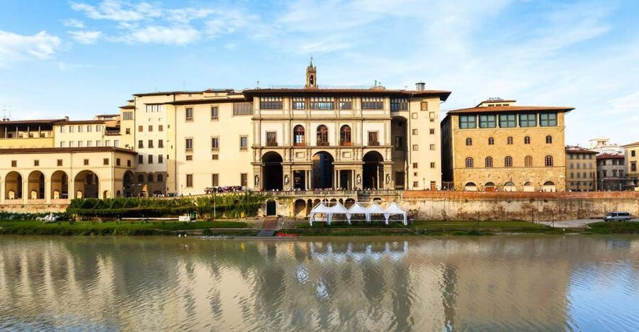 Small-Group: Uffizi & walking tour of Florence skip the line - Meeting at Piazza della Repubblica, Then a Center-Walk Orientation