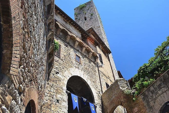 Small-Group Vernaccia di San Gimignano Wine Tour - White and Red Wines - San Gimignano free time: gelato, piazzas, and a quick real-world Tuscany moment