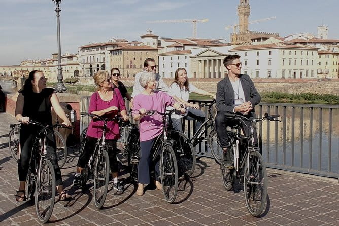 The essence of Florence, walking tour with Camilla - Piazza della Repubblica: music, an ancient carousel, and pub energy