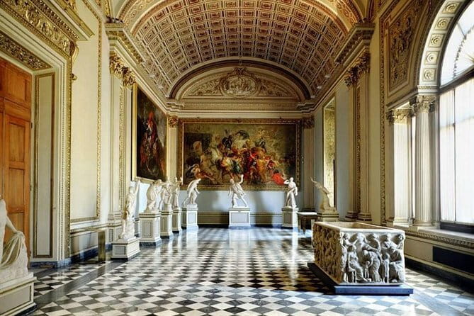 The Uffizi discovery tour with your private guide in Florence - Meeting at the Uffizi, plus pickup rules that affect your plan