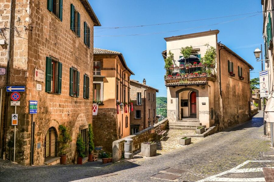 Transfer Between Florence and Rome with Sightseeing Stop - Key highlights worth aiming for
