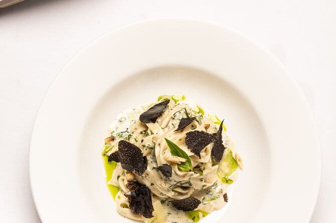 Truffle Picking Experience with 3 Course Meal in Chianti hills - Stop 1: the BIO winery forest hunt with a trained dog
