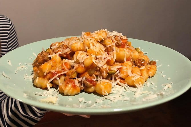 Tuscan Cooking Class in an Art Gallery in Florence - The Main Event: Fresh Homemade Ragù Pasta