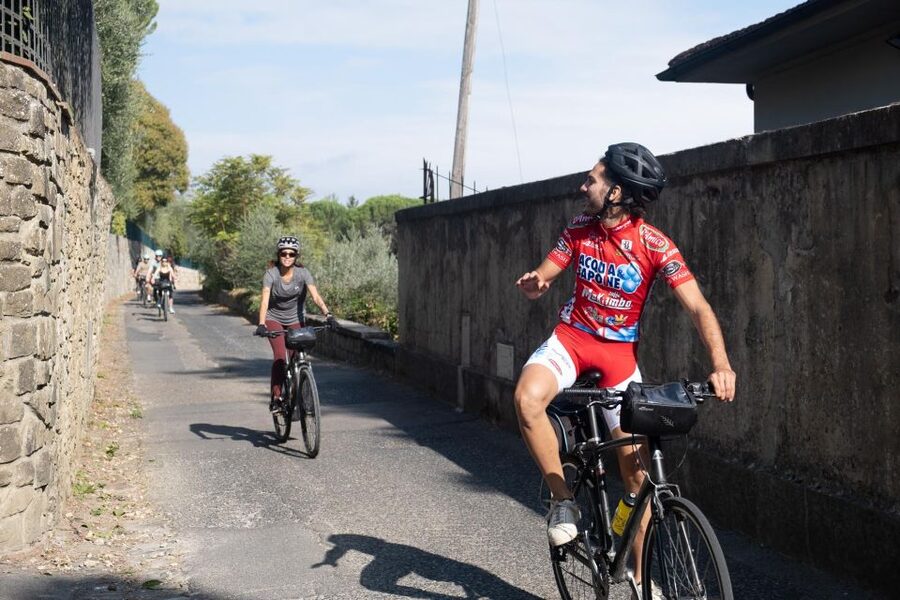 Tuscany Hills Bike Tour with Lunch at farm and Wine Tasting - Via del Campuccio meeting point, and what the start includes