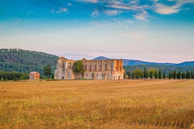 Tuscany's hidden gems: San Gimignano, Volterra, St Galgano Abbey - From Piazzale Montelungo to San Gimignano: the smooth start