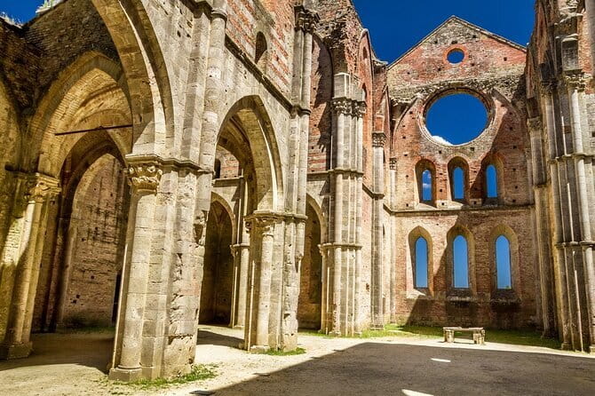 Tuscany's hidden gems: San Gimignano, Volterra, St Galgano Abbey - San Gimignano, the town of towers: using your hour well