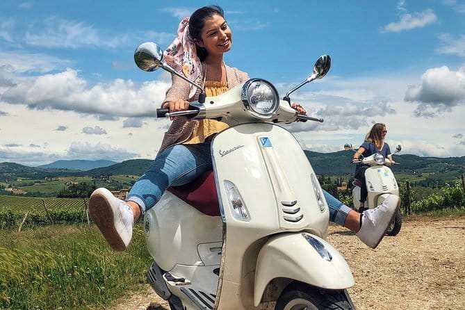 Tuscany Vespa Tours Through the Hills of Chianti - Tuscan villa lunch: wine tasting and extra virgin olive oil at the table
